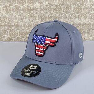 New Mens Fitted Chicago Bulls Cap Hat Size ((One Size Fits Most))